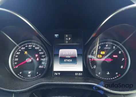 2018 Mercedes-Benz C 300 z USA, uszkodzony, nr VIN 55SWF4JB1JU254253